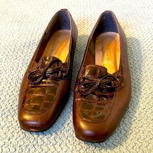 Magdesian shoes size 7.5! Flats! Deep chocolate color!EUC! Great anytime!